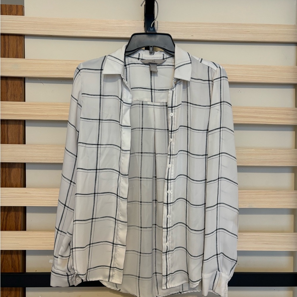 H&M Ivory and Charcoal Black and White Plaid Top Lightweight